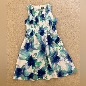 VINCE CAMUTO beautiful floral 👗💙🤍 dress